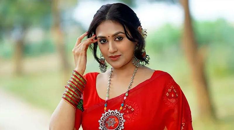 দীর্ঘ ৯ বছর পর মৌলিক গান নিয়ে ফিরলেন কুসুম শিকদার