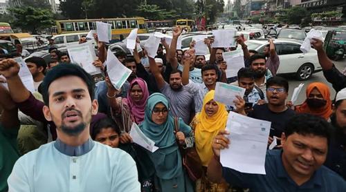 মেধার বদলে টাকার খেলা চলবে না, প্রশ্নফাঁসের দায় সরকারকে নিতে হবে: আসিফ মাহমুদ
