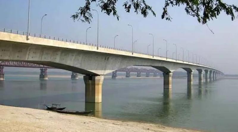 লালন শাহ সেতুতে নৌকার ধাক্কা, নিখোঁজ ১, জীবিত উদ্ধার ২