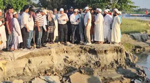 এশার নামাজ পড়ে যান মুসল্লিরা, ফজরে এসে দেখেন ‘মসজিদ নেই’