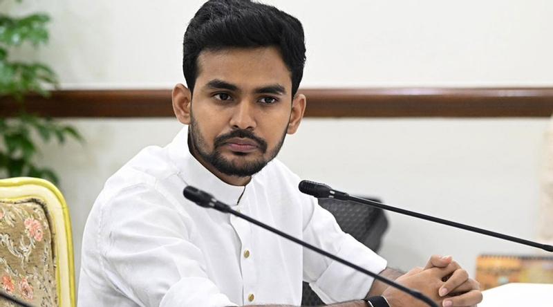 বিদেশে টাকা পাচারের অভিযোগ নিয়ে সন্ধ্যা ৭টায় ফেসবুক লাইভে আসছেন আসিফ মাহমুদ