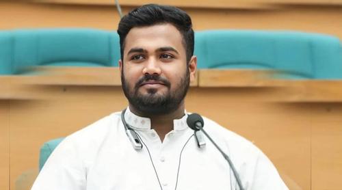 পরীক্ষা চলাকালে শৌচাগারে যাওয়ার কথা বলে ফোন হাতে ধরা, শাস্তি পেলেন ডাকসু নেতা