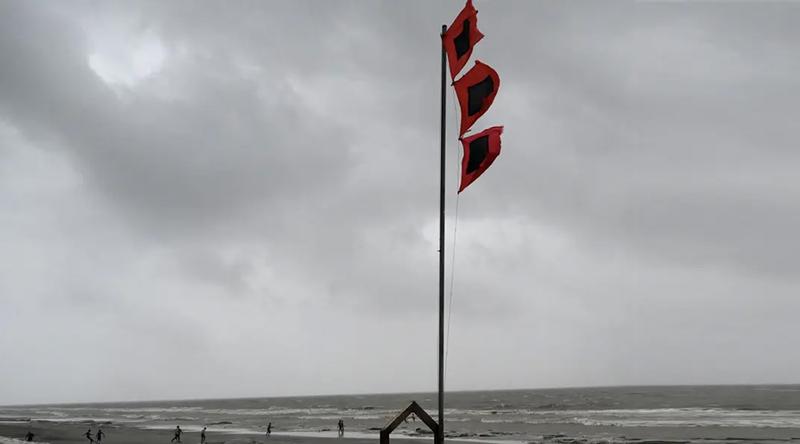 দেশের ১১ অঞ্চলে ঝড়ের শঙ্কা, নদীবন্দরে ১ নম্বর সতর্ক সংকেত